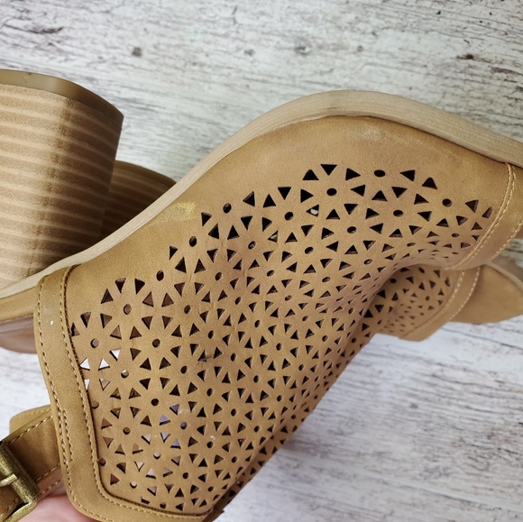 NEW Universal Thread cut out block heels - Picture 3 of 5